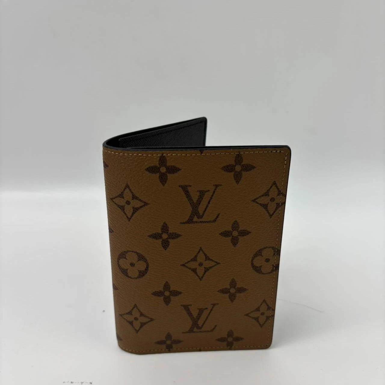 SJ0001 passport holder brown
