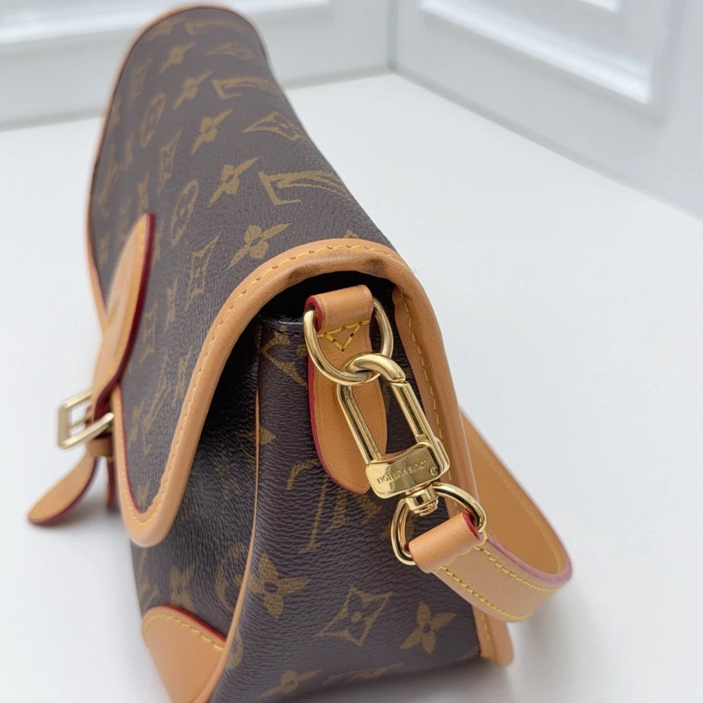 Louis Vuitton Diane Monogram Brown Gold Shoulder Bag Crossbody Excellent