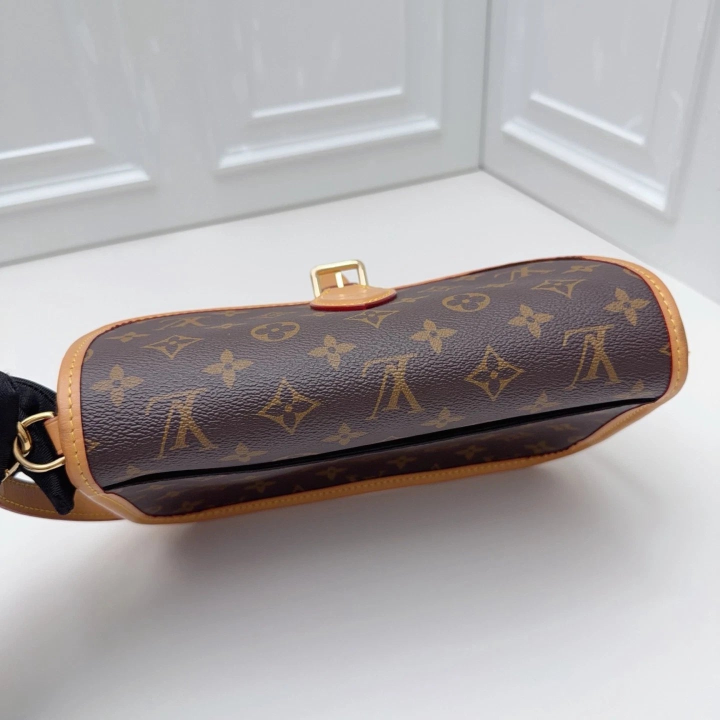 Louis Vuitton Diane Monogram Brown Gold Shoulder Bag Crossbody Excellent