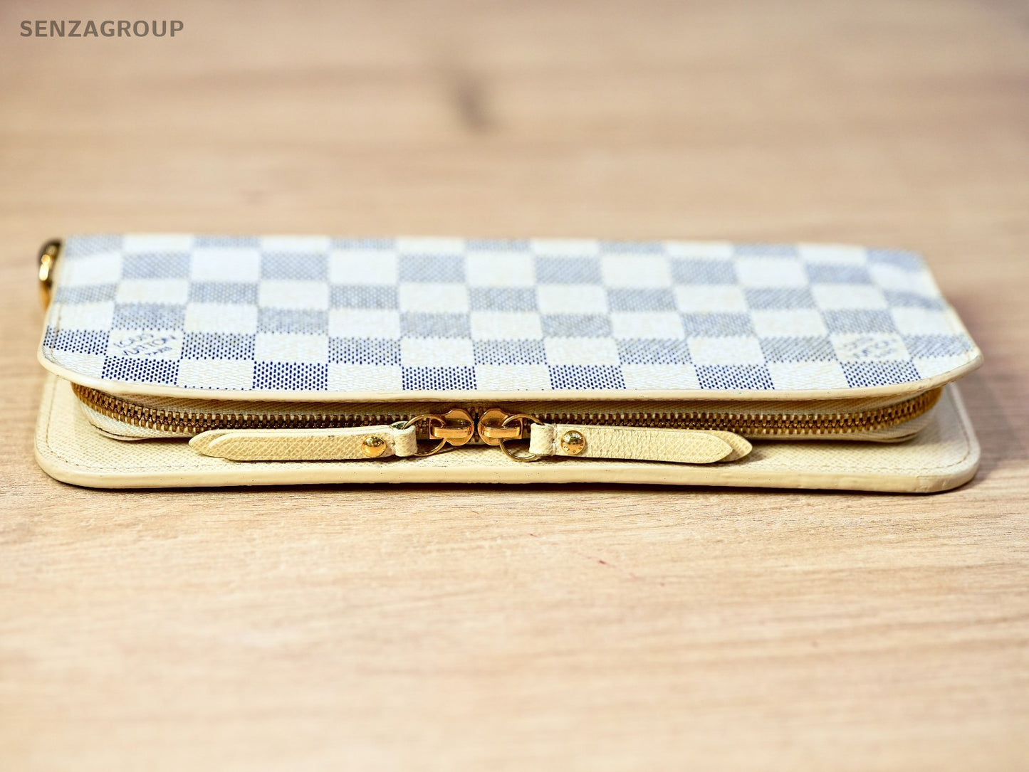 Louis Vuitton White Damier  All round zip Wallet
