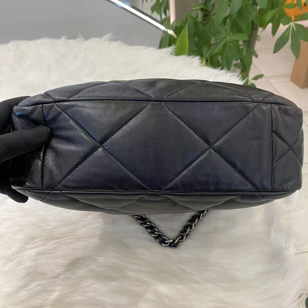 Chanel 19 Bag Tote Chain Shoulder Bag Quilted Black Gold Classic Women