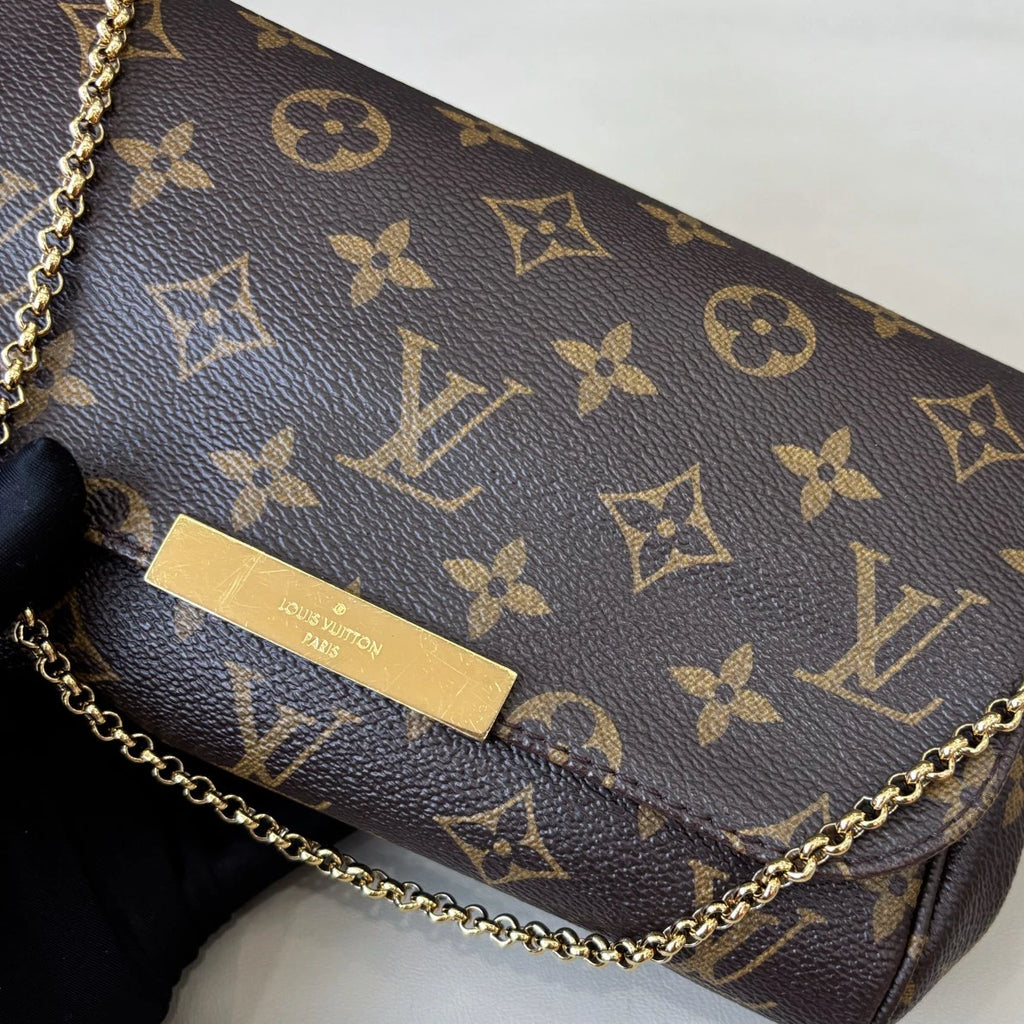Louis Vuitton Favorite Monogram Canvas Gold Crossbody Handbag Excellent