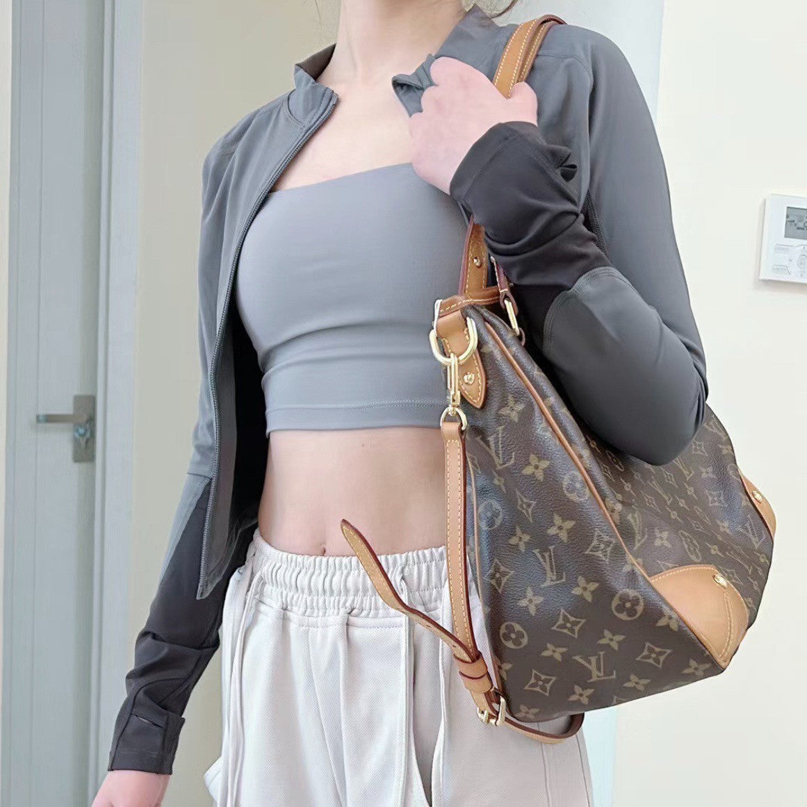 Louis Vuitton Monogram Tote Shoulder Bag Brown Gold Used Women Classic