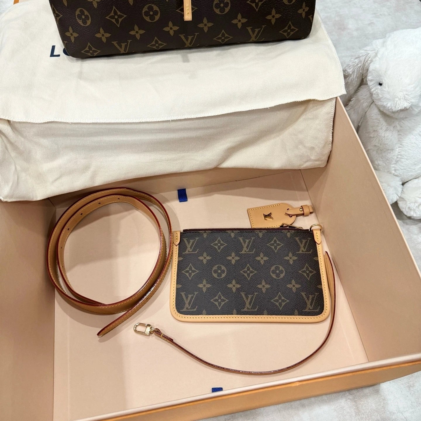 Louis Vuitton Carryall Monogram Canvas Tote Bag Excellent