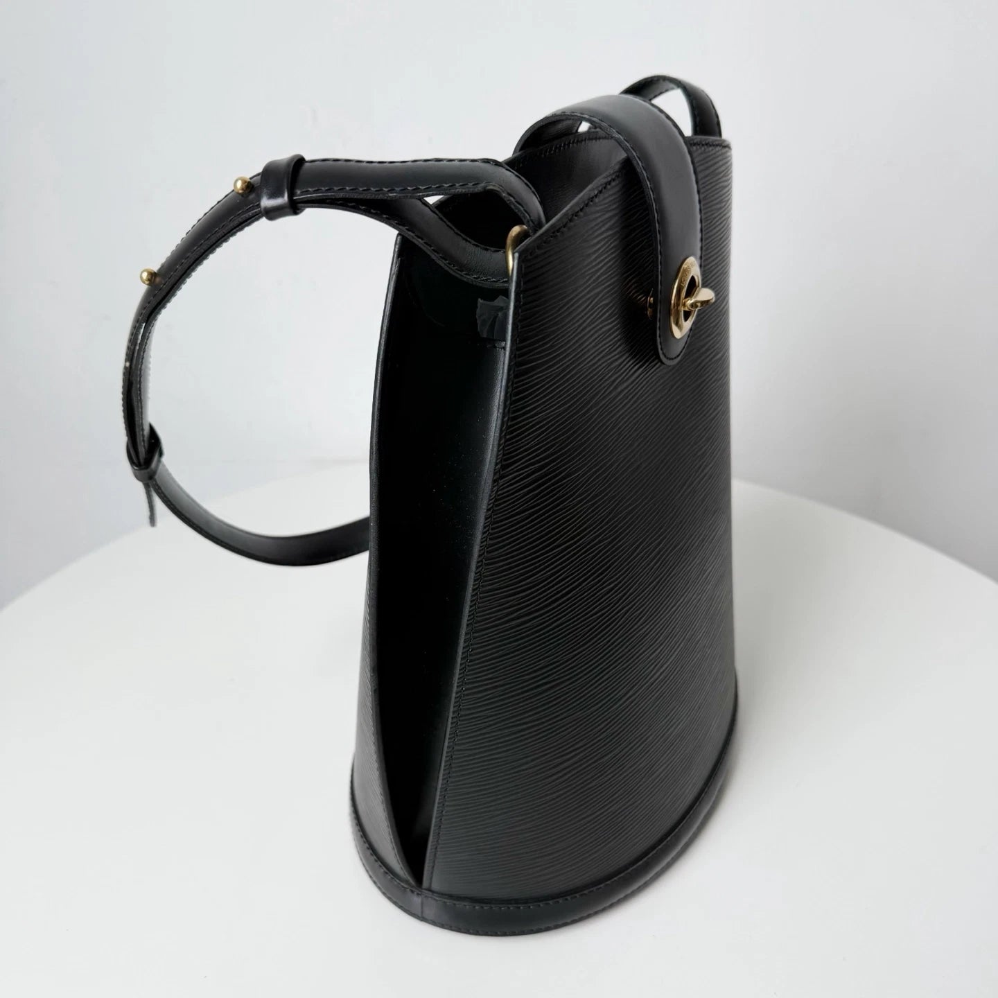 Louis Vuitton Cluny Epi Leather Black Shoulder Bag Crossbody Excellent