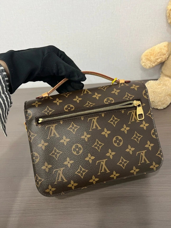 Louis Vuitton Pochette Metis Monogram Canvas Messenger Shoulder Crossbody