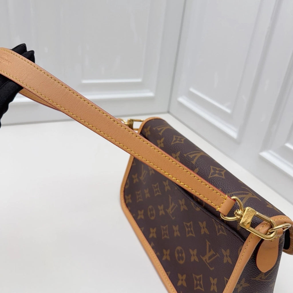 Louis Vuitton Diane Monogram Brown Gold Shoulder Bag Crossbody Excellent