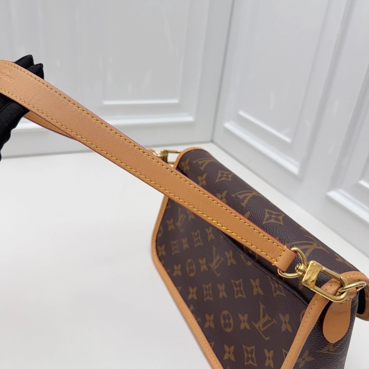 Louis Vuitton Diane Monogram Brown Gold Shoulder Bag Crossbody Excellent