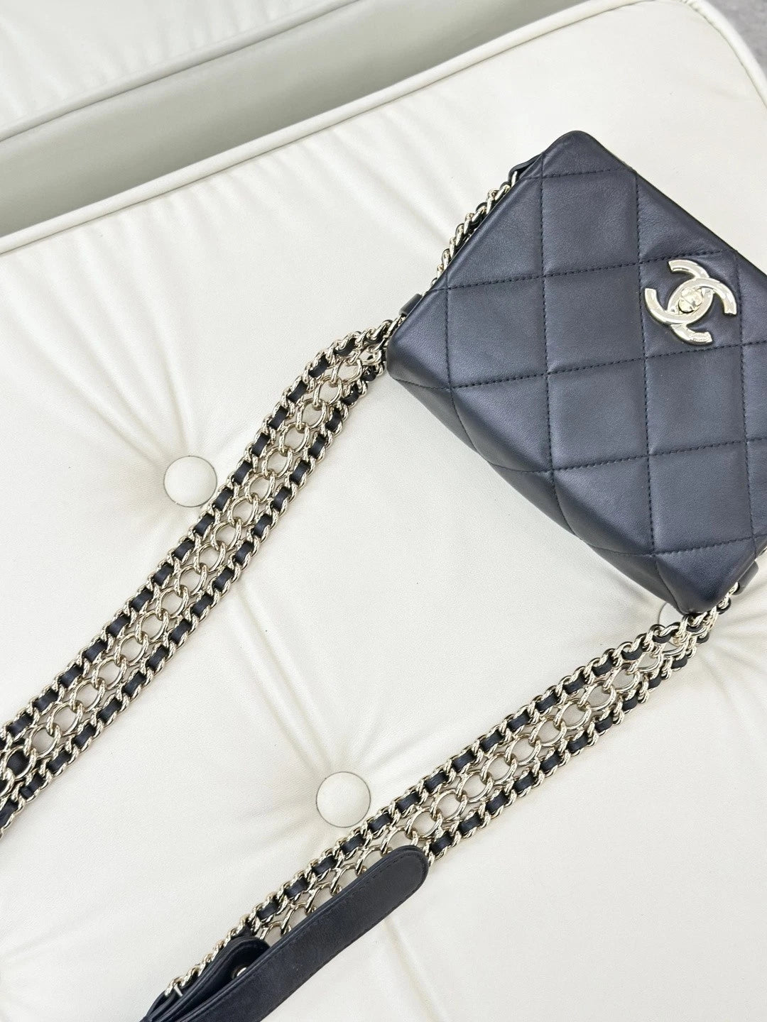 Chanel Chain Lambskin Shoulder Crossbody Bag Black Gold Women Classic S