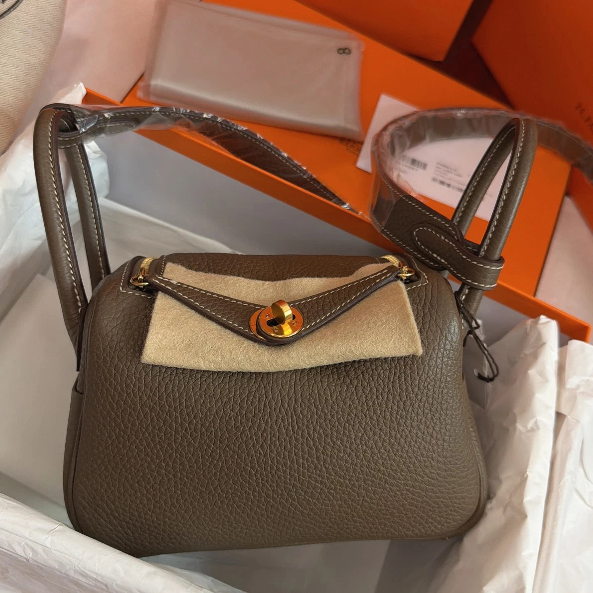 Excellent Condition Hermes Lindy Mini Gray Gold TC Leather Handbag Crossbody