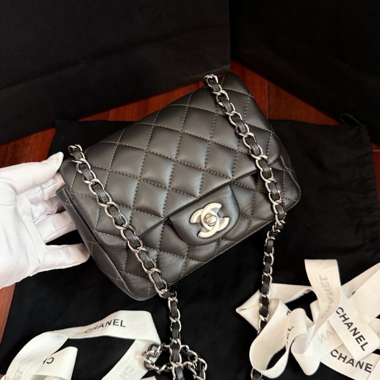 Chanel Classic Flap Lambskin Chain Crossbody Gray Silver Diamond Women Fashion