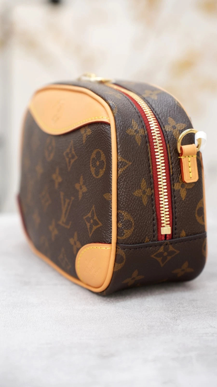 Louis Vuitton Deauville Monogram Canvas Shoulder Bag Crossbody Excellent