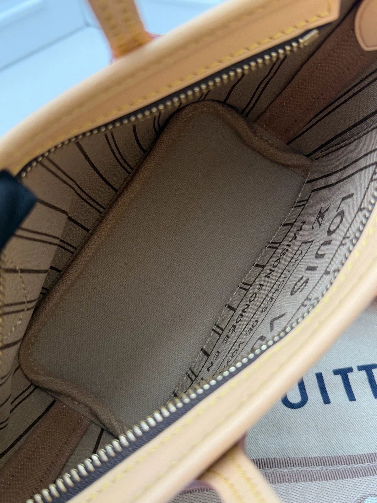 Louis Vuitton Neverfull Monogram Canvas Crossbody Handbag Excellent