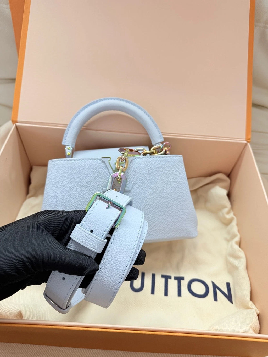 Louis Vuitton Capucines Blue Crossbody Handbag Excellent