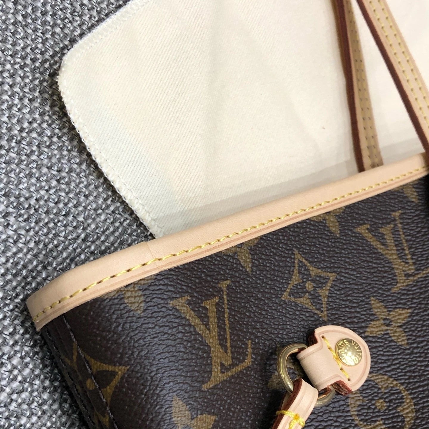 Louis Vuitton Neverfull Medium Canvas Tote Bag For Women