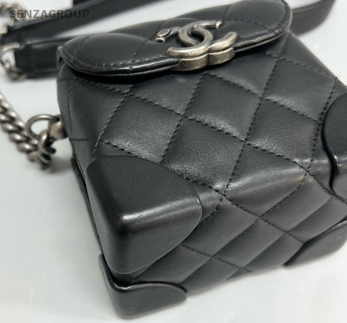 Chanel Diamond Box Chain Crossbody Black Silver Used Women Classic