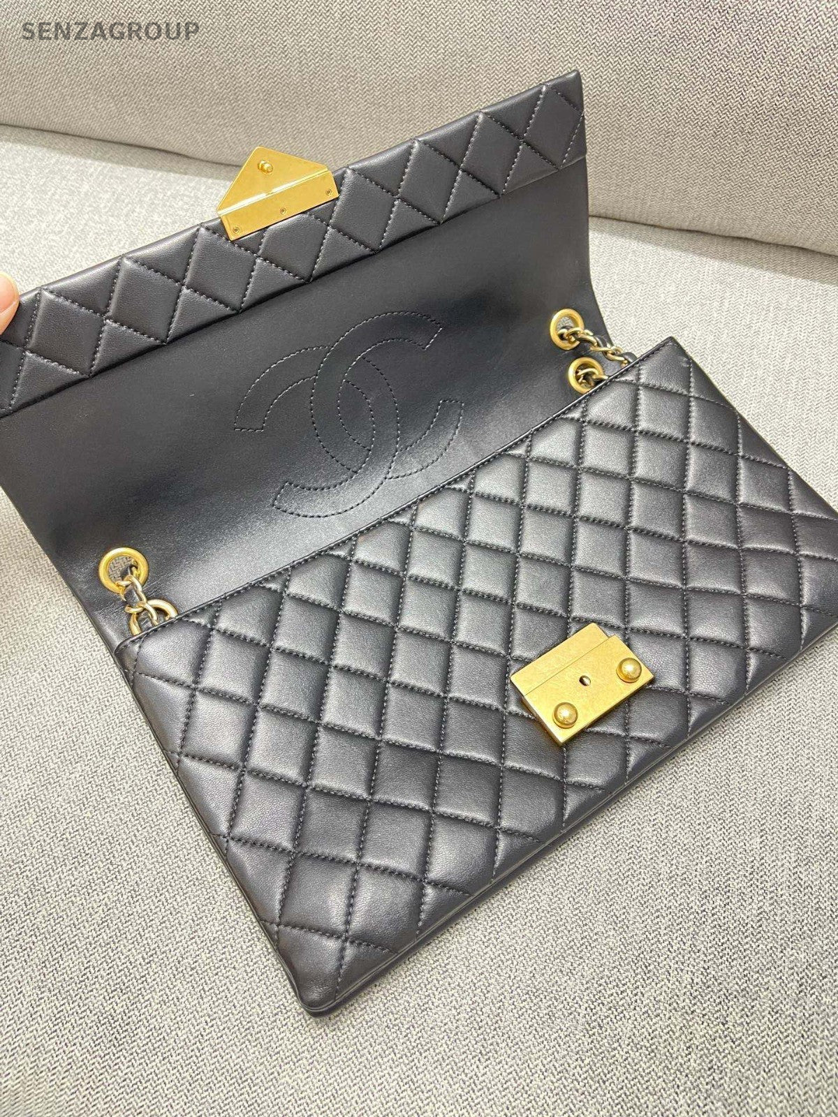 CHANEL Calfskin Diamond Pattern Chain Shoulder bag Black Gold Women
