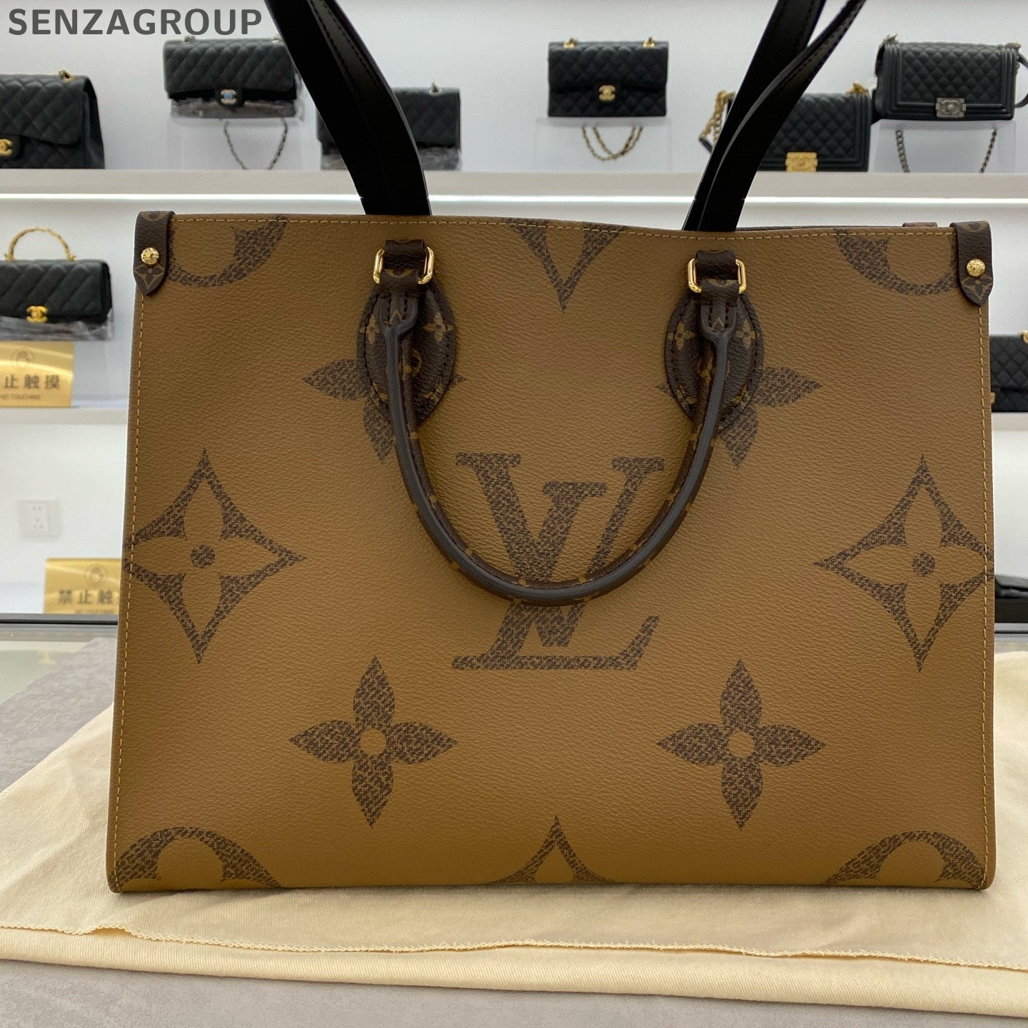 Louis Vuitton OnTheGo MM Monogram Tote Bag - Classic Women's Handbag