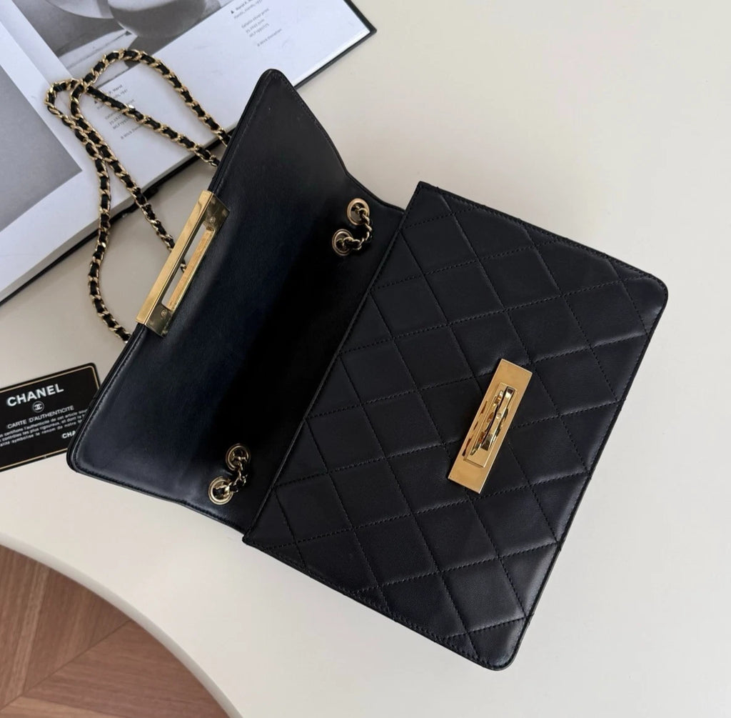 Chanel Metropolitan Diamond Chain Shoulder Crossbody Black Gold Women Classic