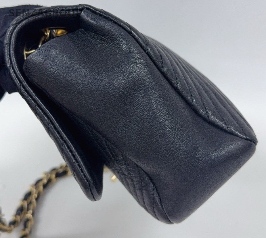 Chanel Classic Flap Chain Shoulder Bag Crossbody Black Gold Women Designer