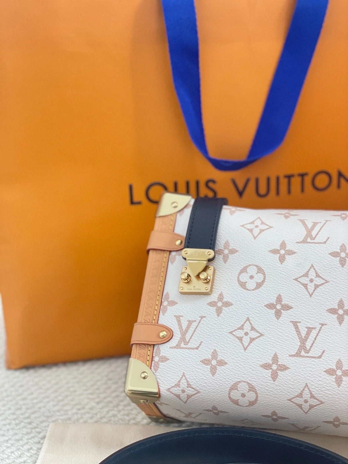 Louis Vuitton Medium Dune Shoulder Bag For Women
