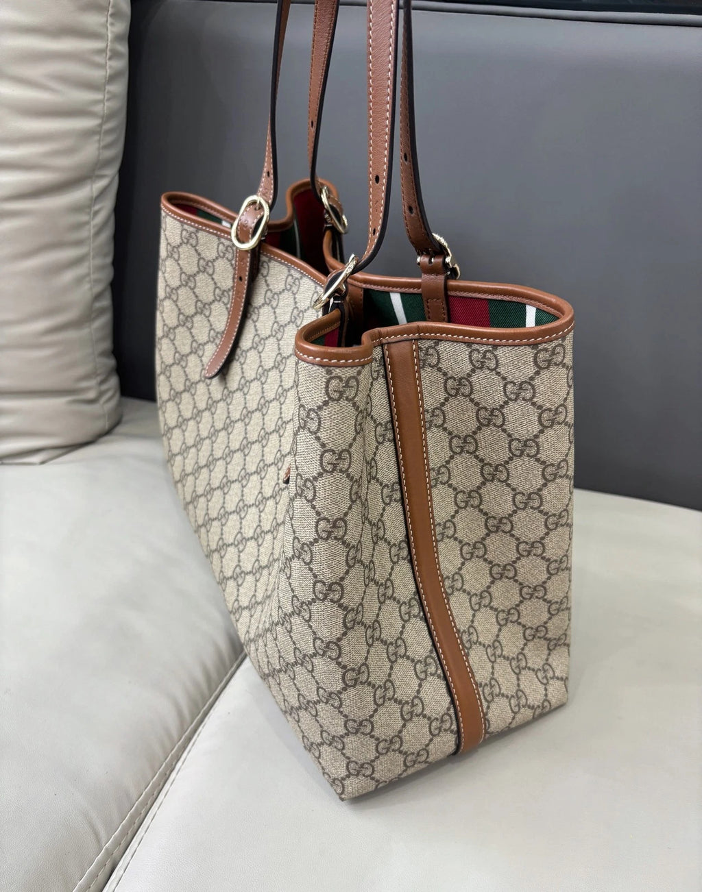 Excellent Condition Gucci Emblem GM Monogram Canvas Tote Beige Shoulder Bag
