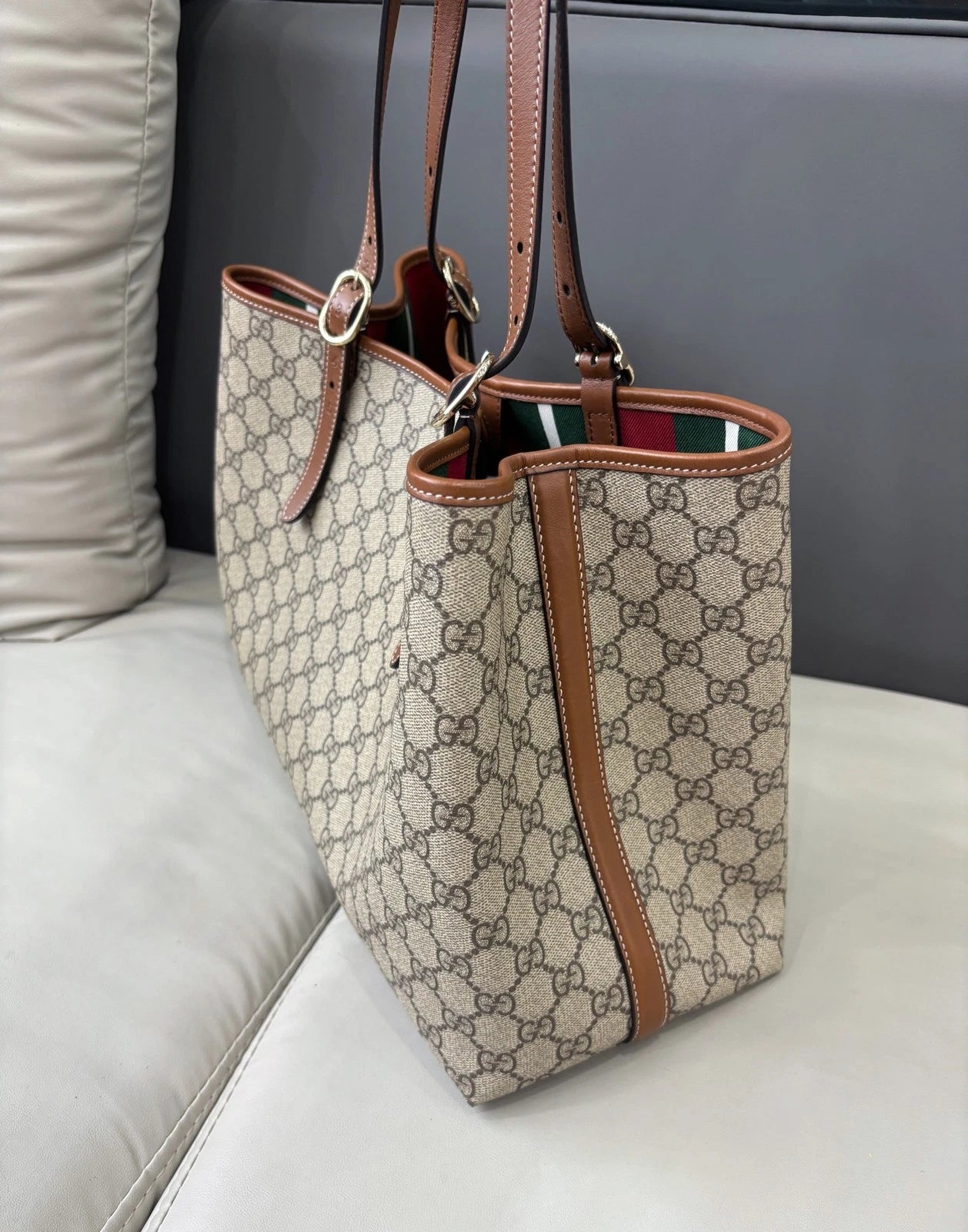 Excellent Condition Gucci Emblem GM Monogram Canvas Tote Beige Shoulder Bag