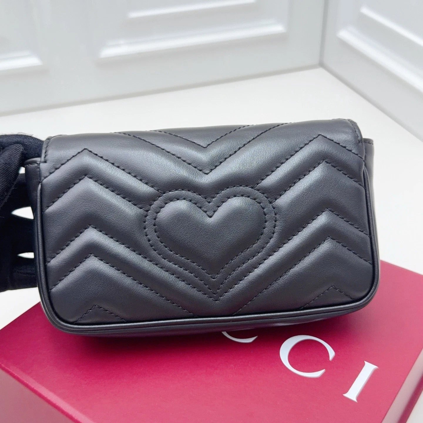 Gucci Marmont Mini Chain Shoulder Bag Crossbody Black Gold Women Classic