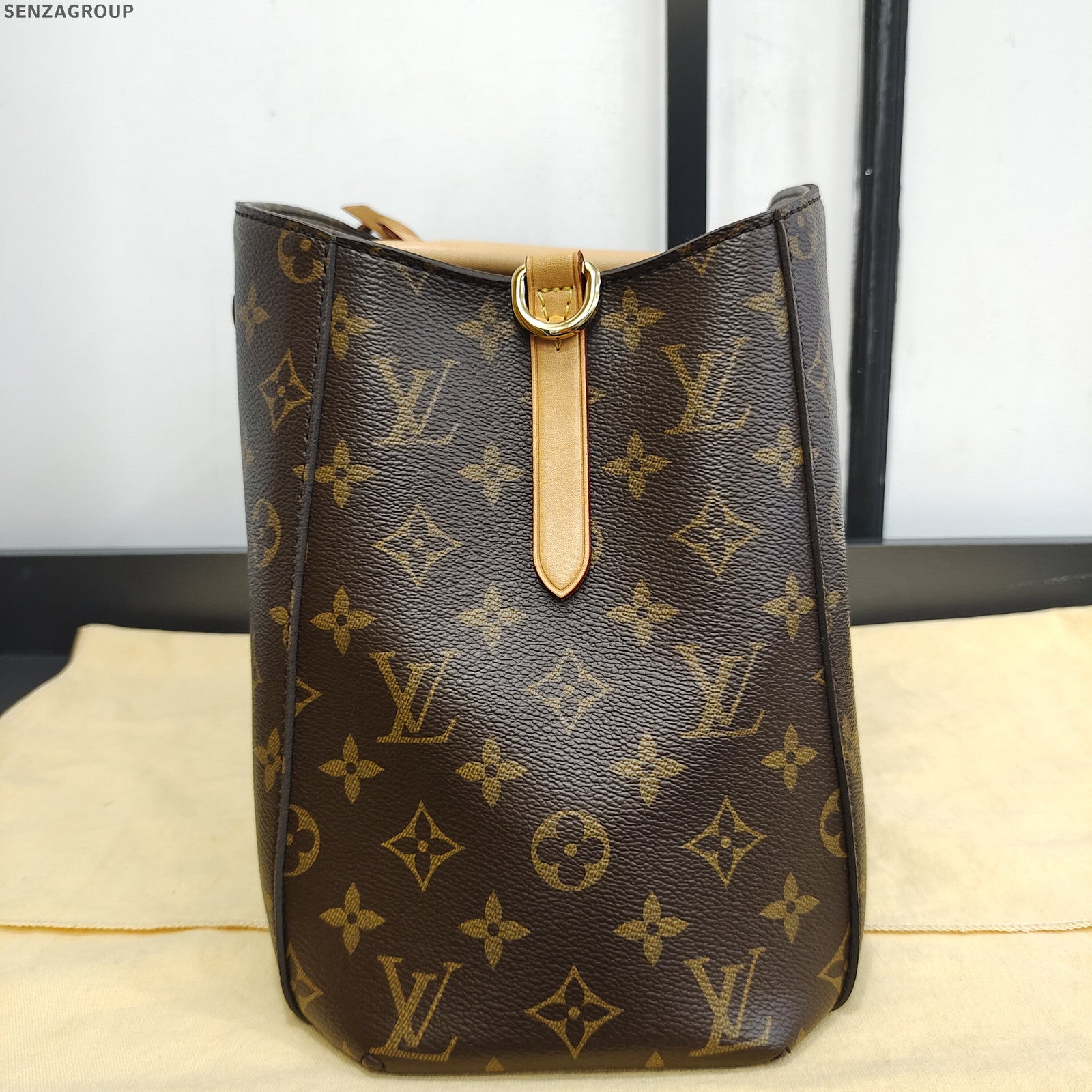 Louis Vuitton Monogram Montaigne Handbag - Classic Women's Tote