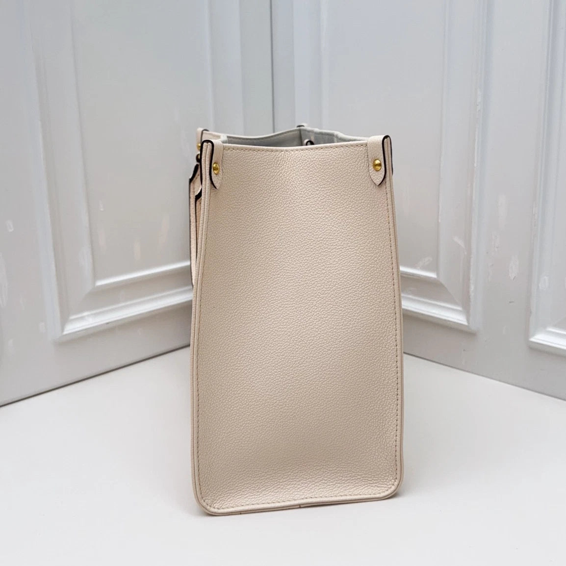 Louis Vuitton ONTheGo MM Tote Top Handle Bag White Orange Gold Women Classic