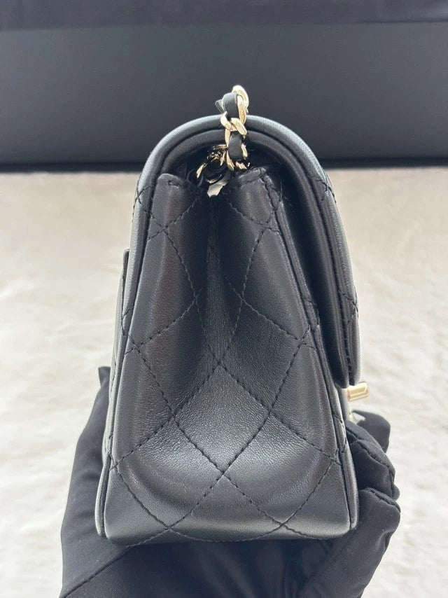 CHANEL Black Gold Chain Crossbody Shoulder Bag For Women