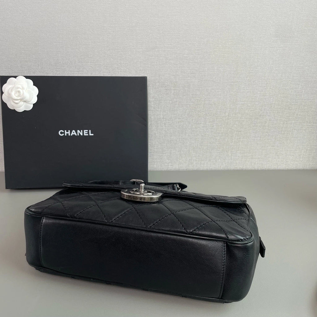 Chanel Diamond Chain Shoulder Bag Crossbody Black Silver Women Classic
