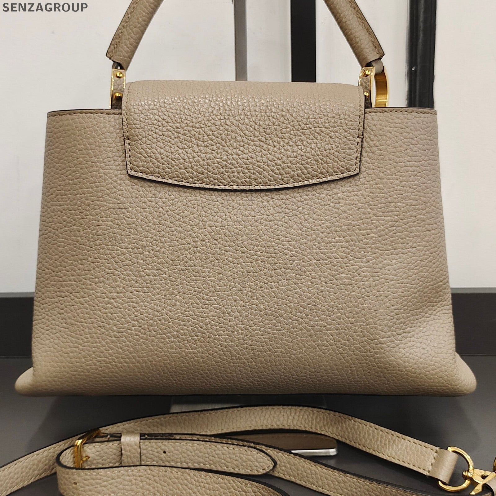 Louis Vuitton Capucines MM Grey Gold Handbag Shoulder Bag Classic Women