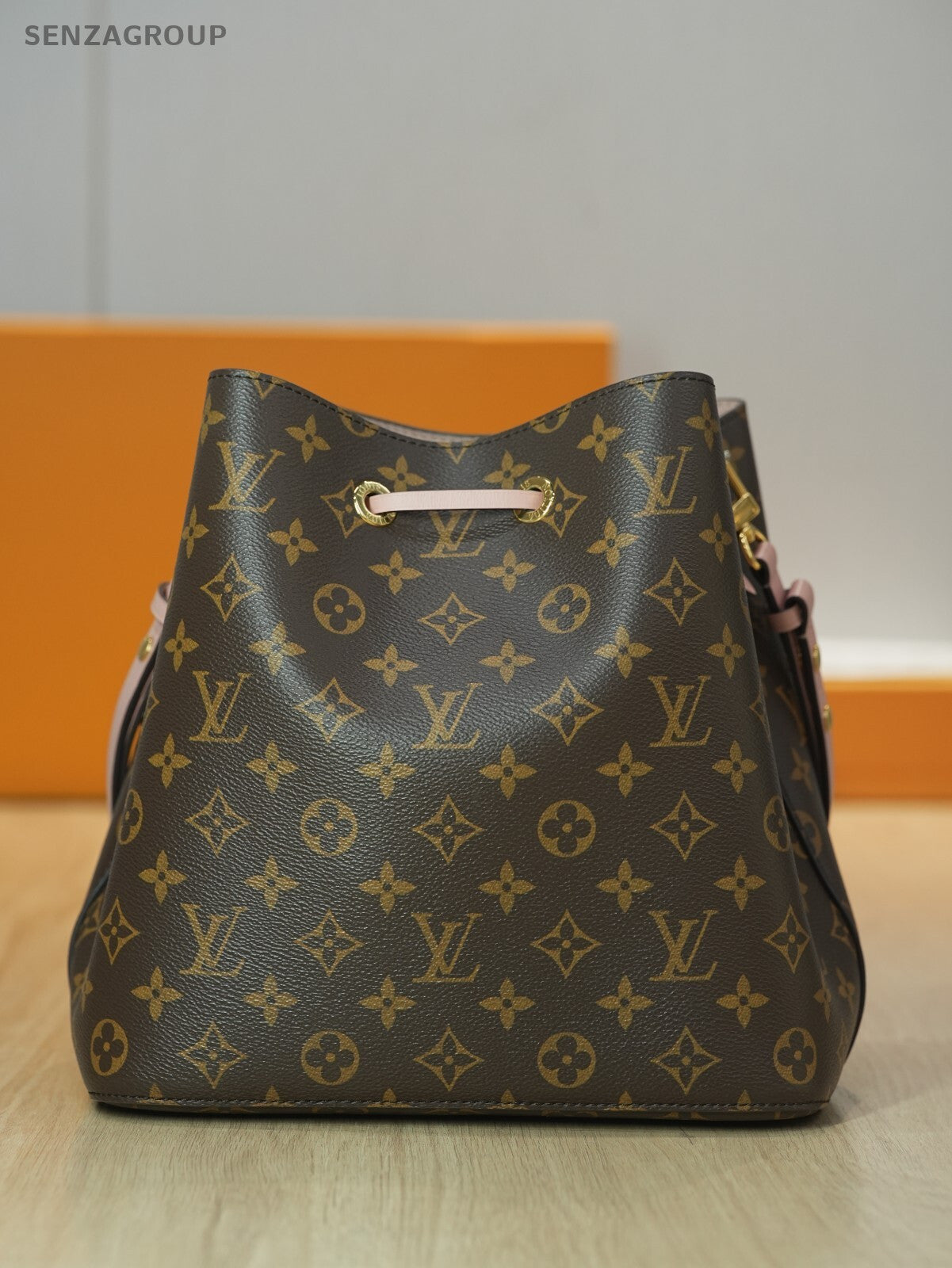 LOUIS VUITTON Monogram ROSE POUDRE CANVAS NEONOE  BUCKET BAG M44022