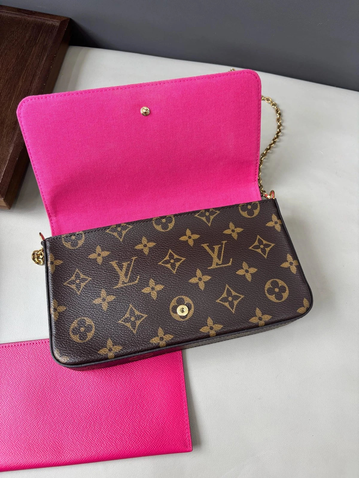 Excellent Louis Vuitton Hollywood XMAS Pochette Felicie Monogram Shoulder Bag