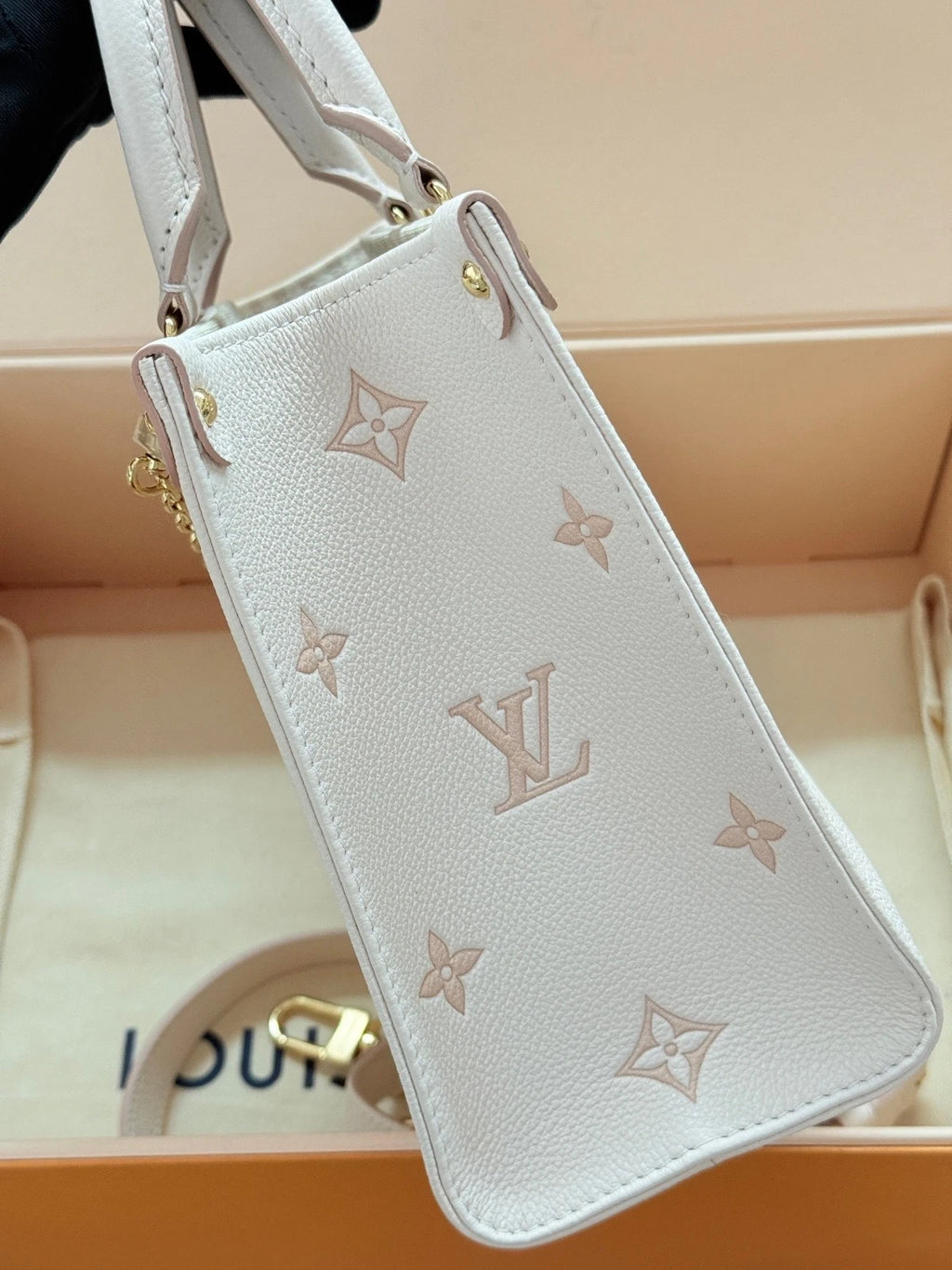 Louis Vuitton OnTheGo Leather Tote Bag Excellent