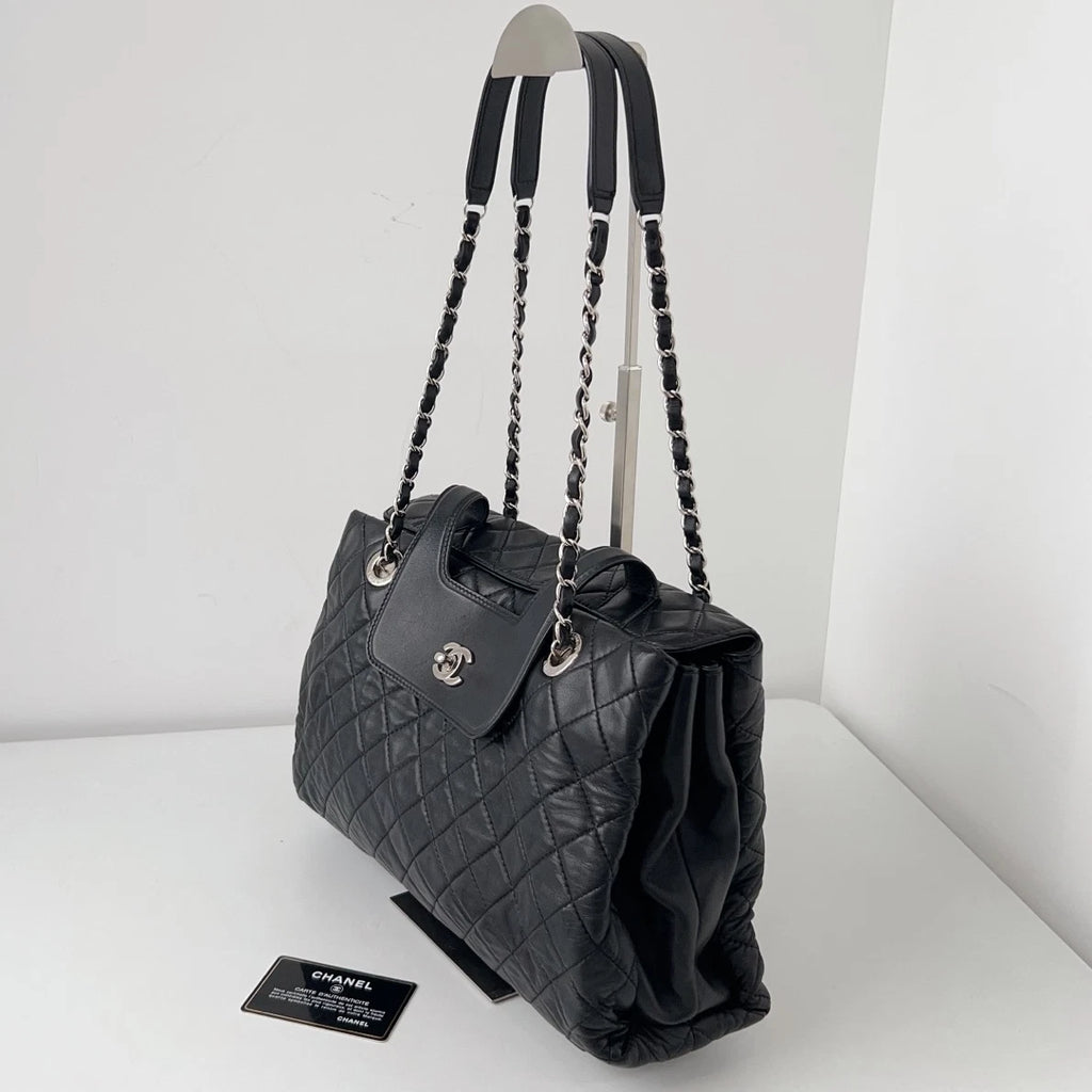 Authentic Chanel Diamond Tote Silver Hardware Chain Shoulder Bag Black Turnlock