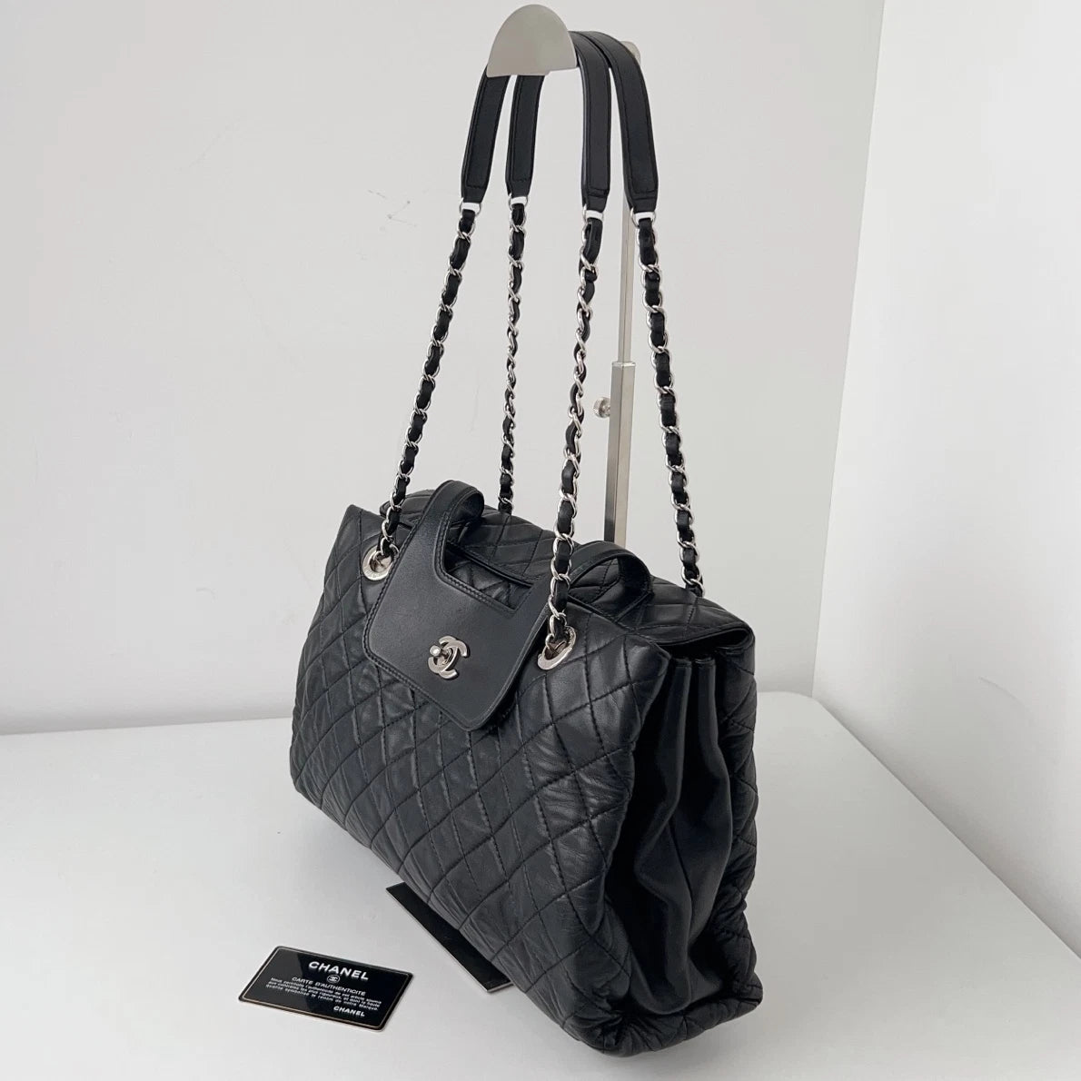 Authentic Chanel Diamond Tote Silver Hardware Chain Shoulder Bag Black Turnlock