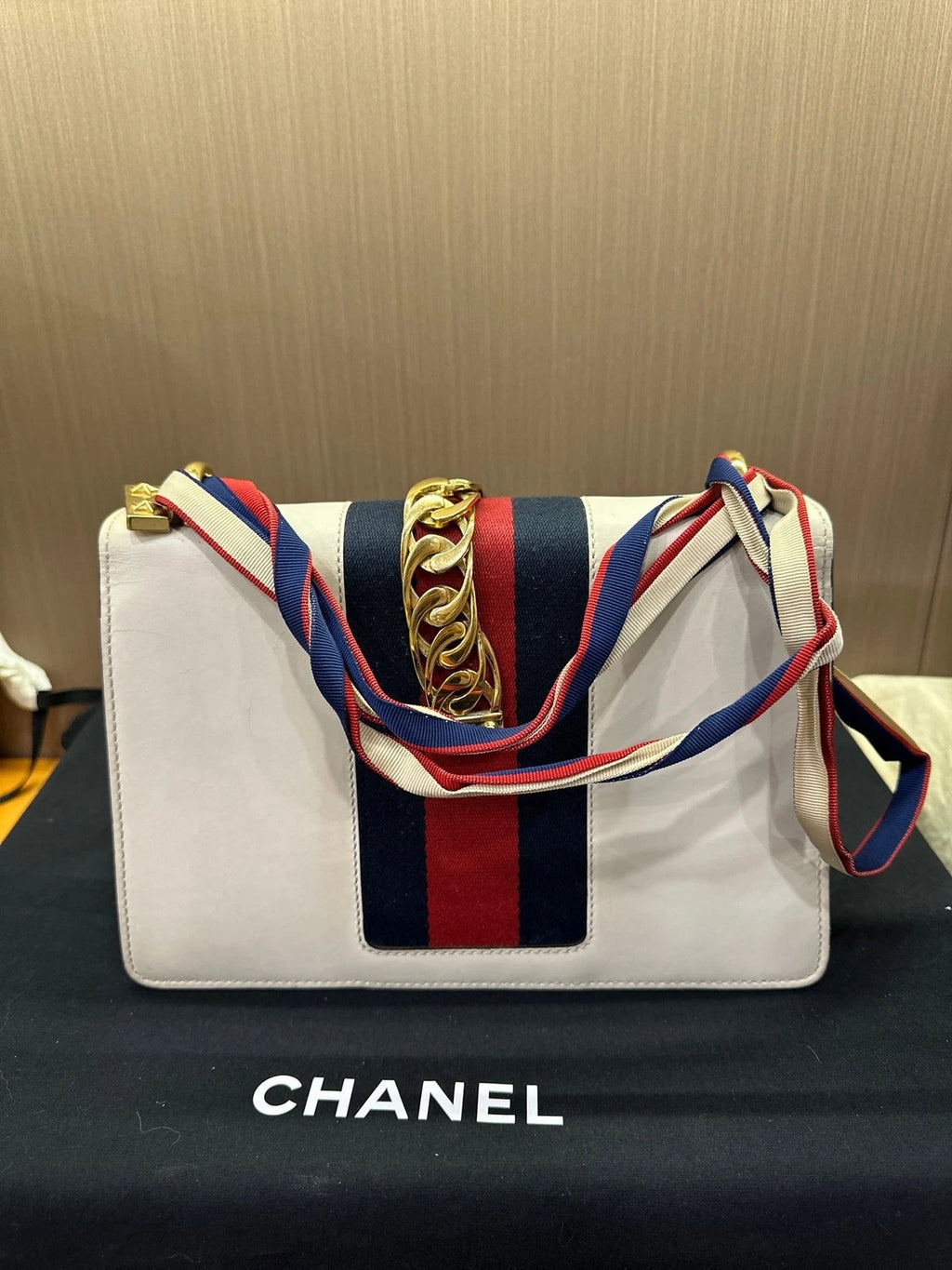 Gucci Sylvie White Leather Medium Shoulder Bag For Women Pre-owned