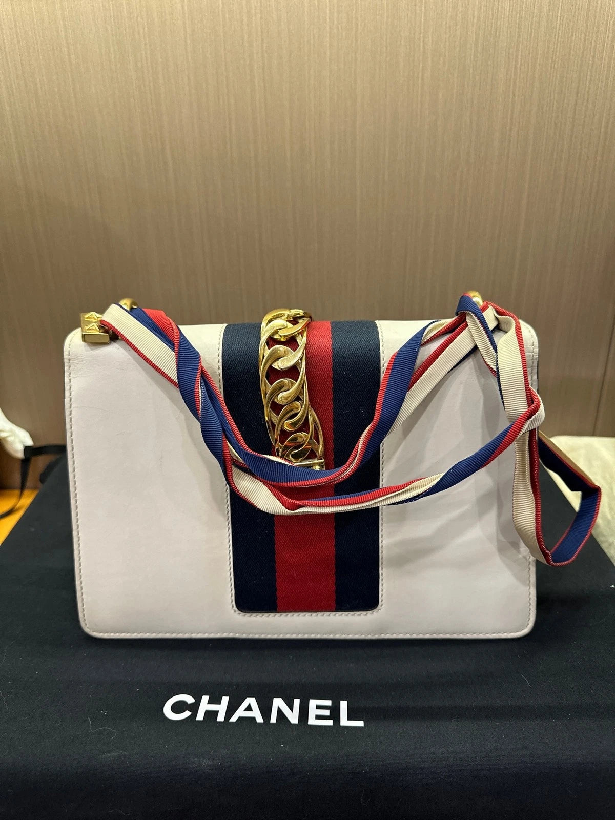 Gucci Sylvie White Leather Medium Shoulder Bag For Women Pre-owned