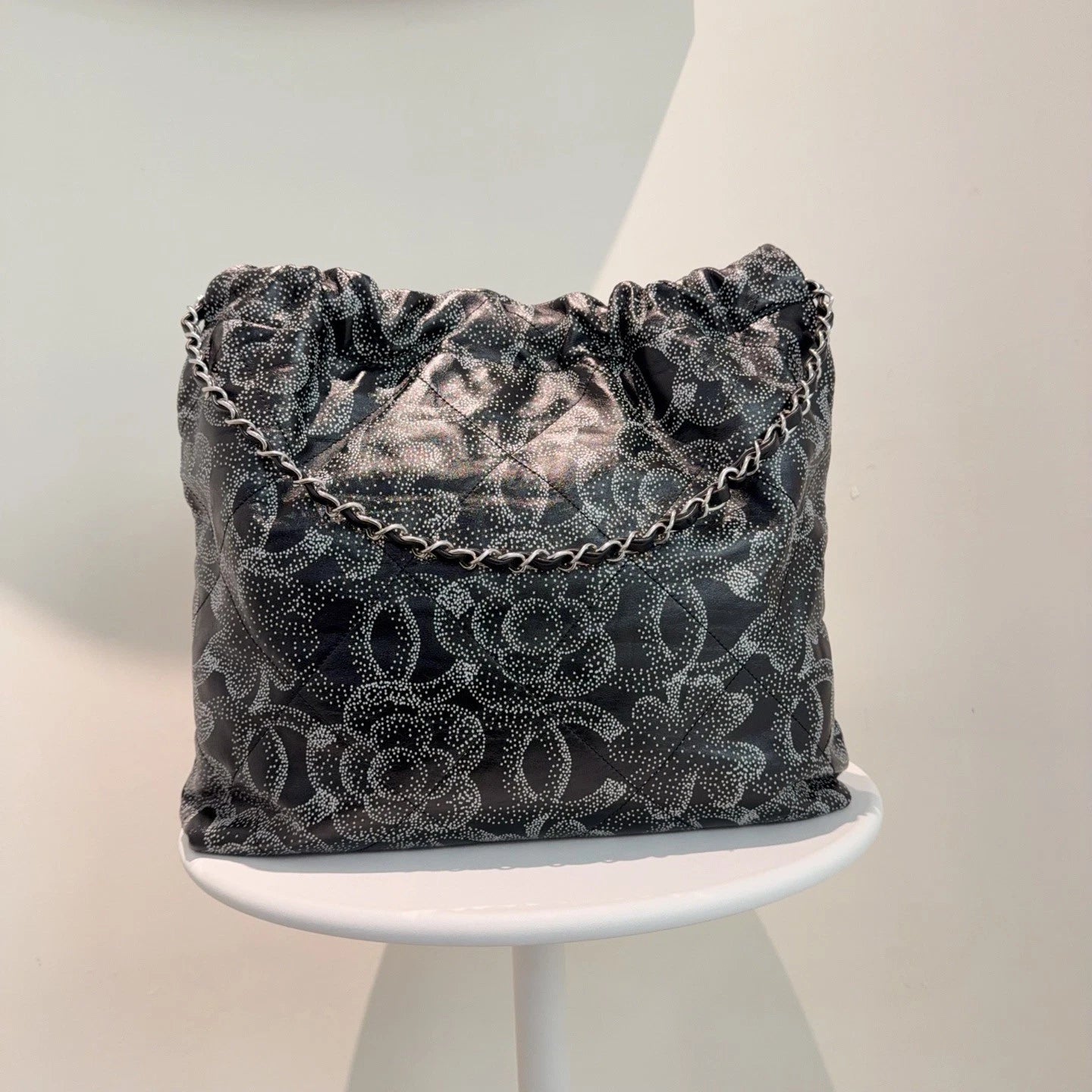 Chanel Fall Winter Series 22 Bag Medium Size Tote Bag Shoulder Bag Black