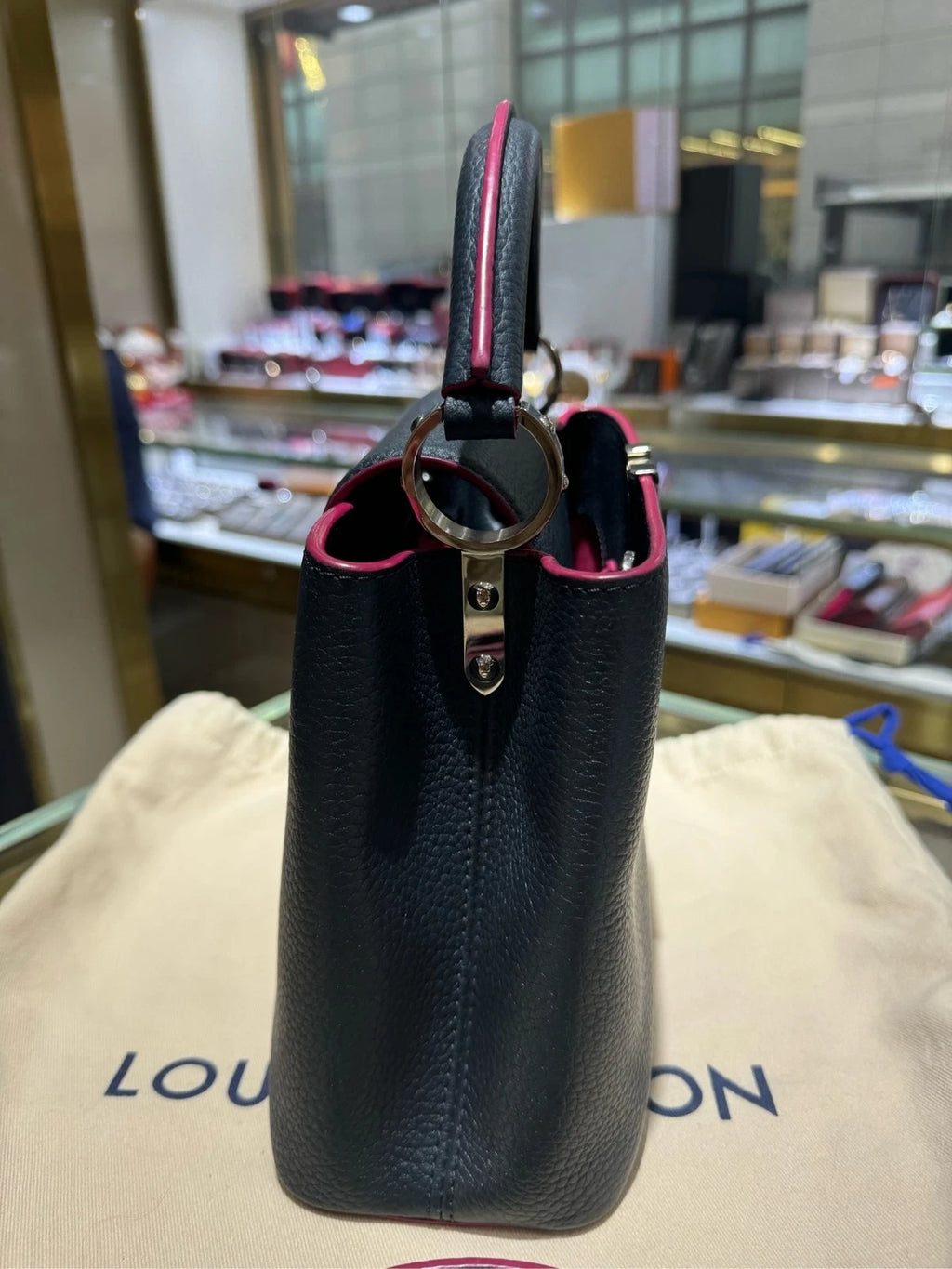 Louis Vuitton Capucines Leather Blue Crossbody Handbag Excellent