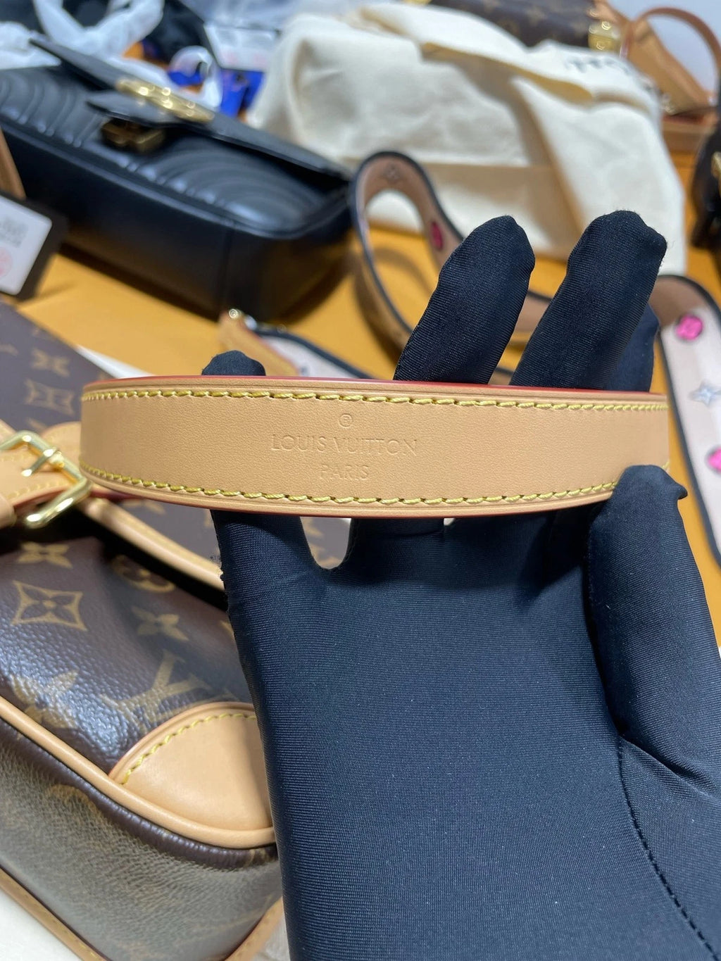 New Original Louis Vuitton Black Baguette Shoulder Bag For Women