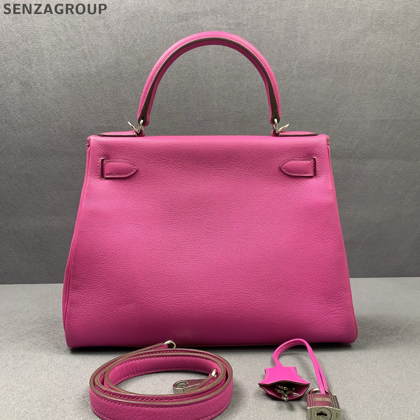 Hermès Kelly 28 Pink Silver Handbag - Classic & Fashionable Women's Bag