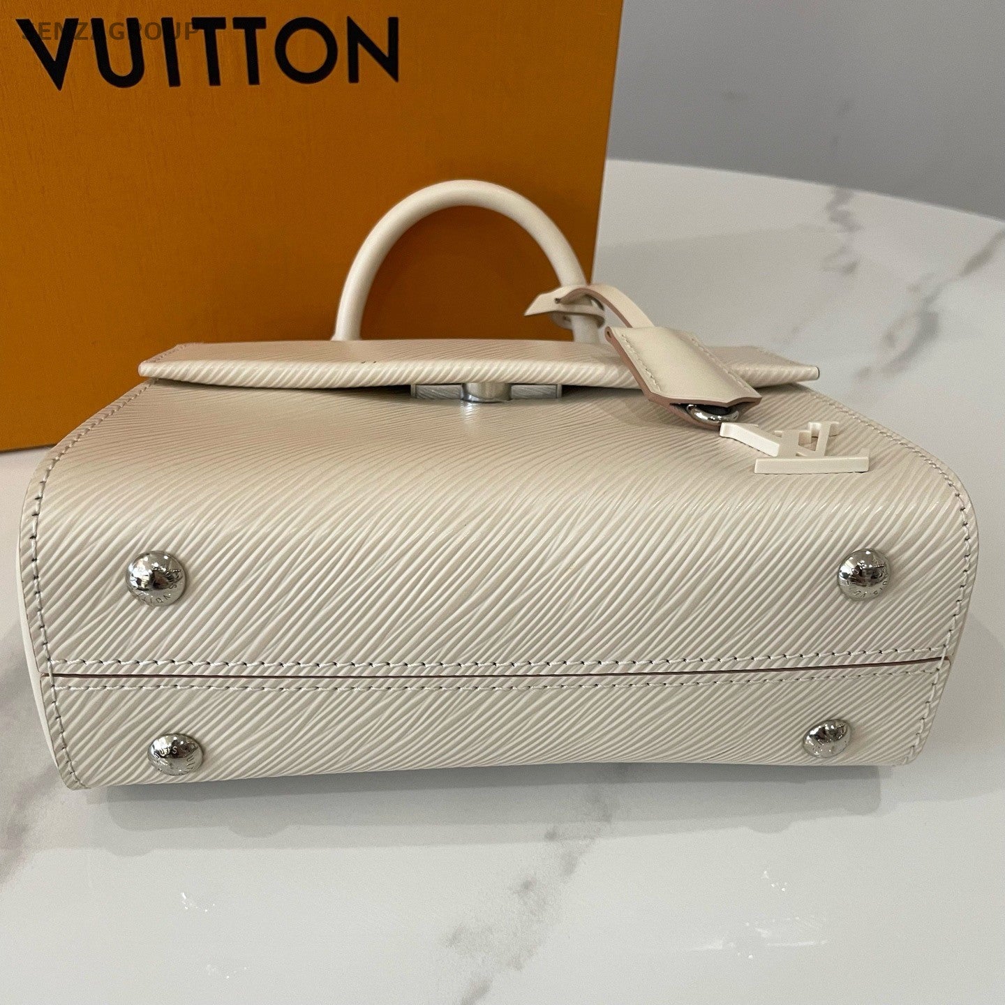 Louis Vuitton Cluny bb Top Handle Epi Leather 2WAY Shoulder Handbag White Women