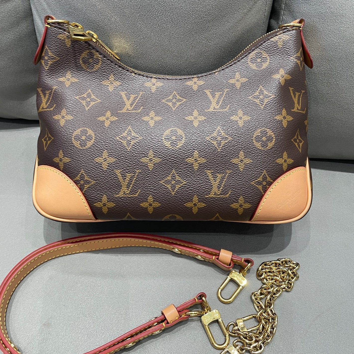 Louis Vuitton Monogram Chain Shoulder Bag Brown Gold Clasp Classic Fashion