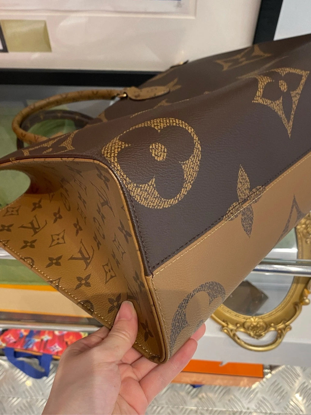 Louis Vuitton OnTheGo MM Monogram Canvas Shoulder Bag Handbag Excellent