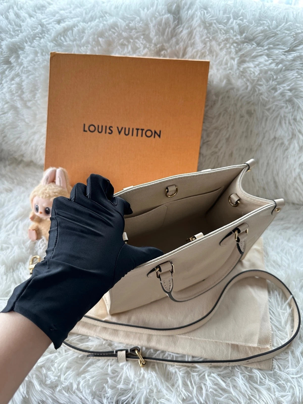 Louis Vuitton OnTheGo PM Leather Tote Bag Excellent