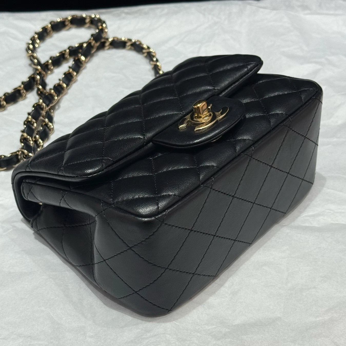 Chanel Classic Flap Chain Lambskin Shoulder Crossbody Black Gold Women Fashion