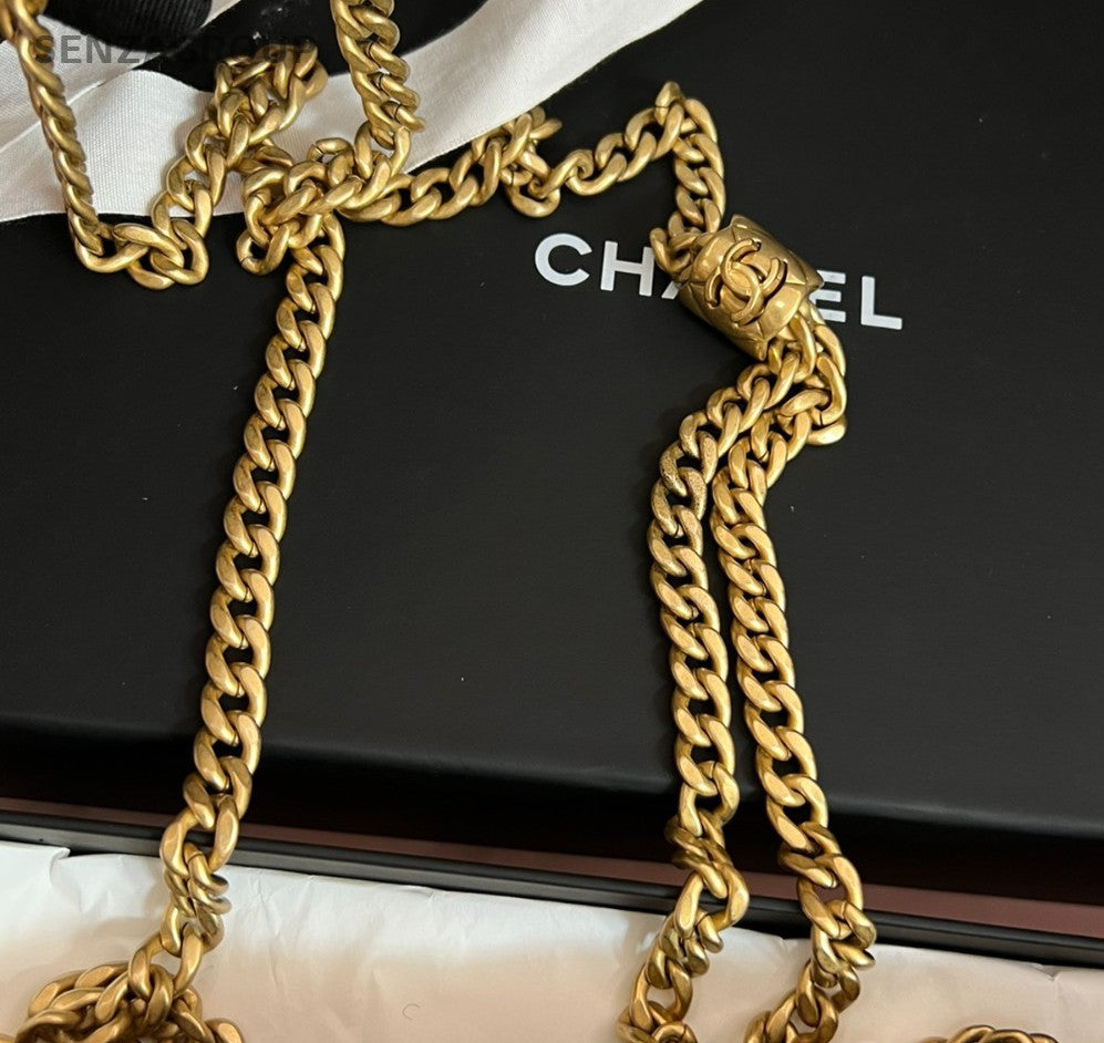 Chanel Classic Flap WOC Chain Diamond Black Gold Shoulder Bag Crossbody Women